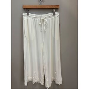 Nina Leonard M NWT cropped wide leg white crocheted hem elastic waist double lay
